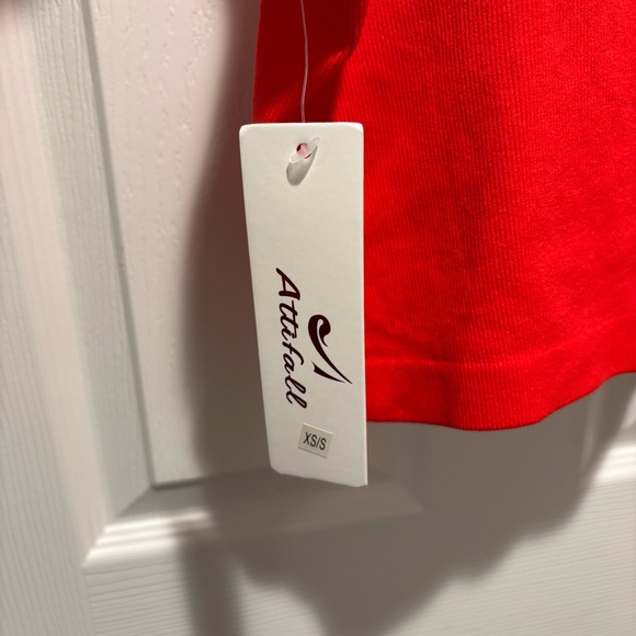 Attifall Red Ribbed Cropped Tank Top Size XS/S NWT - Picture 2 of 4